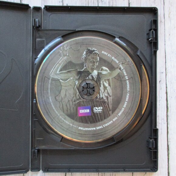 Doctor Who: The Weeping Angels 2 DVD Set Matt Smith David Tennant - Picture 3 of 5